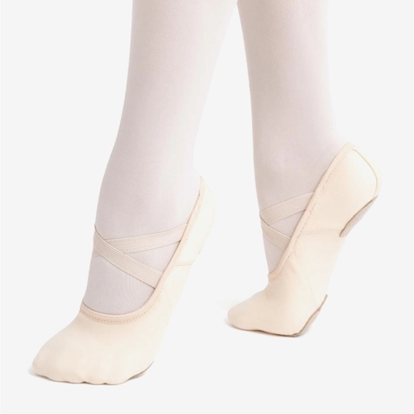 Girls Capezio Light pink Hanami Ballet Shoes New - Picture 1 of 2
